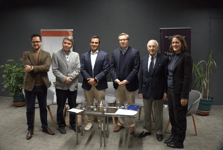 Especialistas advierten que Chile vive un “punto de inflexión” en su transición energética y llaman a consensuar metas claras
